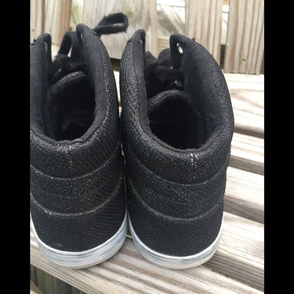 Cute shoes by G by Guess size 91/2 medium - Picture 3 of 4